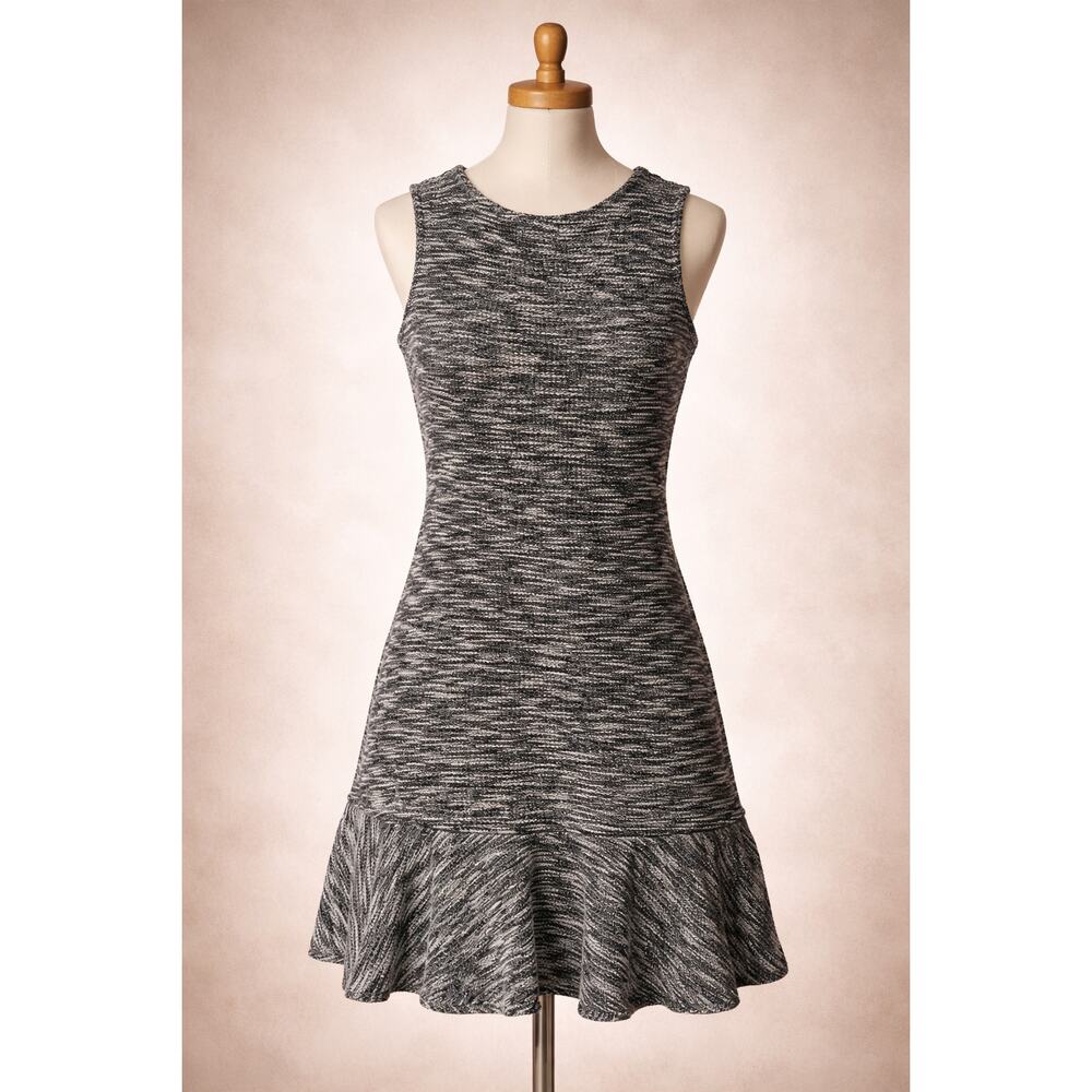 GAP Women’s Size 8 Black White Knit Sleeveless Dress Textured Flounce Hem